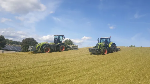 Erdarbeiten feldbearbeitung claas xerion claas arion 4000