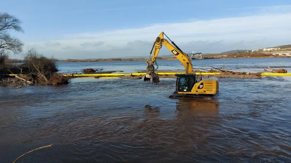 Gewaesserbau uferaufraeumung cat 320