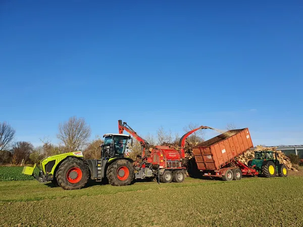 Hacker biber 85 und claas xerion