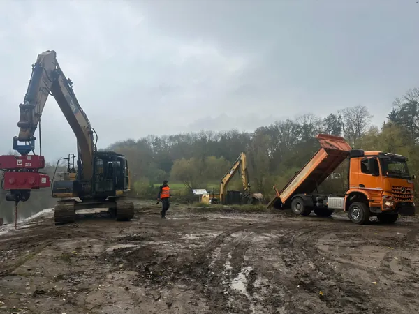 Tiefbau aushub cat 320d scania 114g