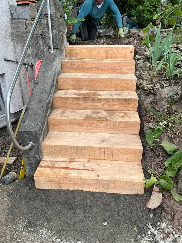 Wegebau holztreppe